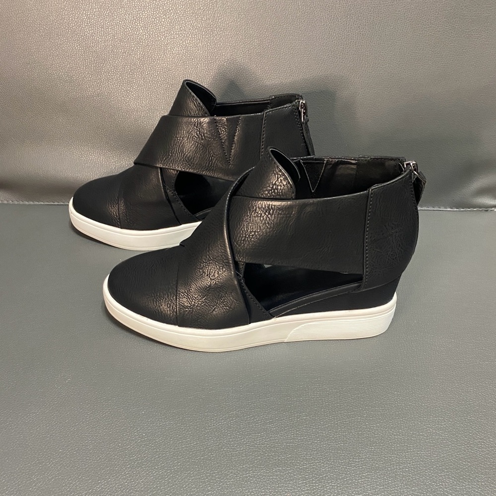 NEW JOURNEE Seena Wedge Sneaker - Picture 2 of 5